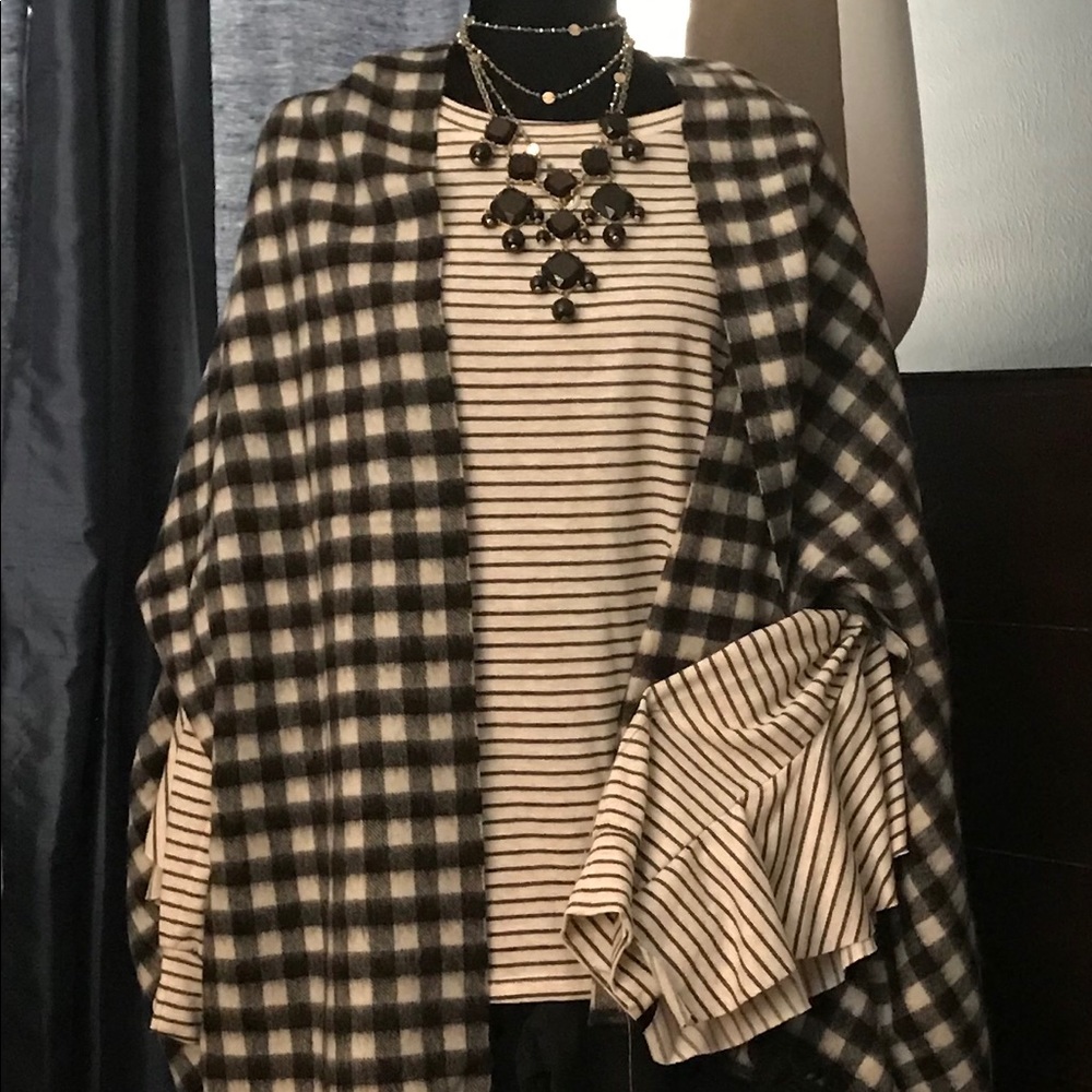 Black and white striped tiered sleeved tee